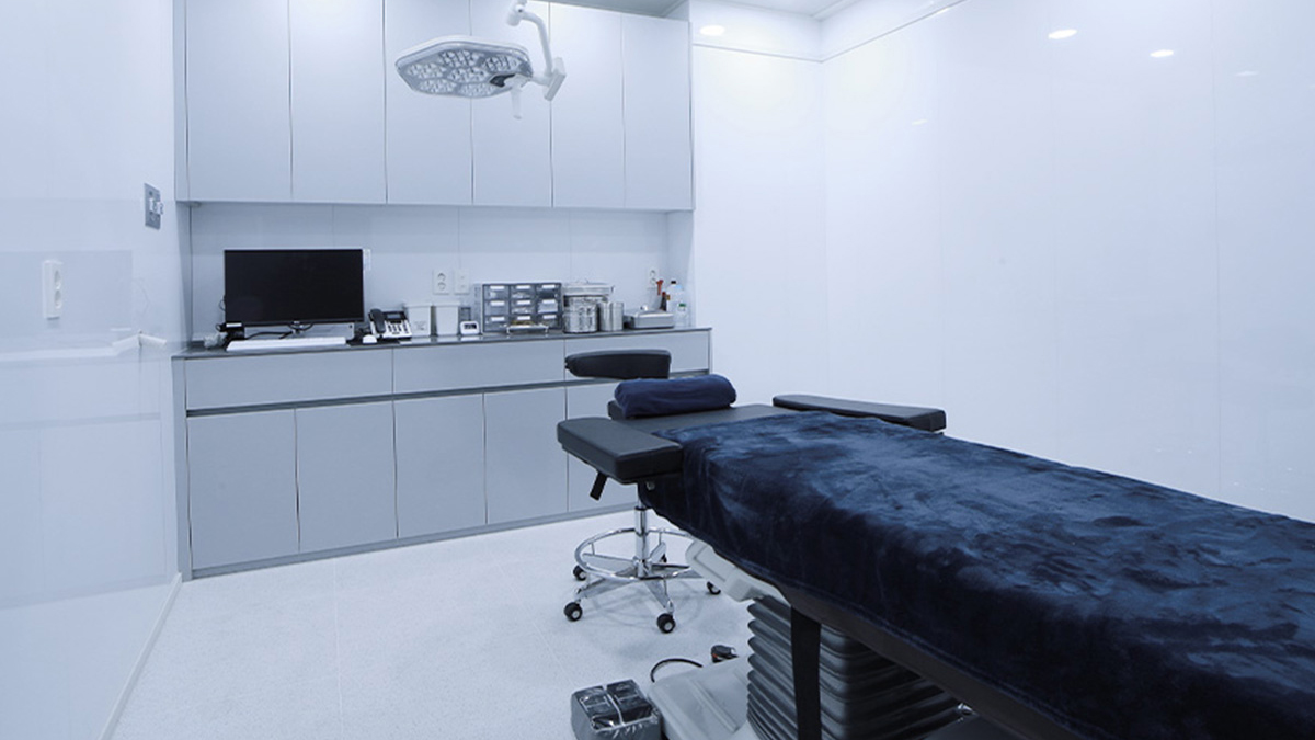 Sugar plastic surgery inside view #3